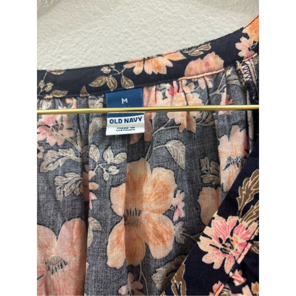 Old Navy Navy Floral Flutter V-Neck Blouse - Picture 3 of 6